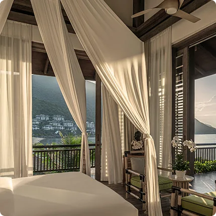 IHG Hotels & Resorts IHG